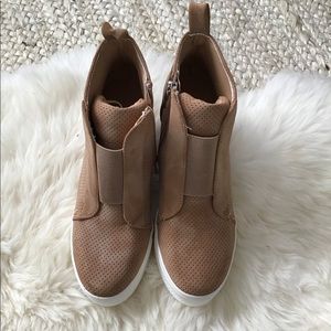 Perfect heeled sneakers